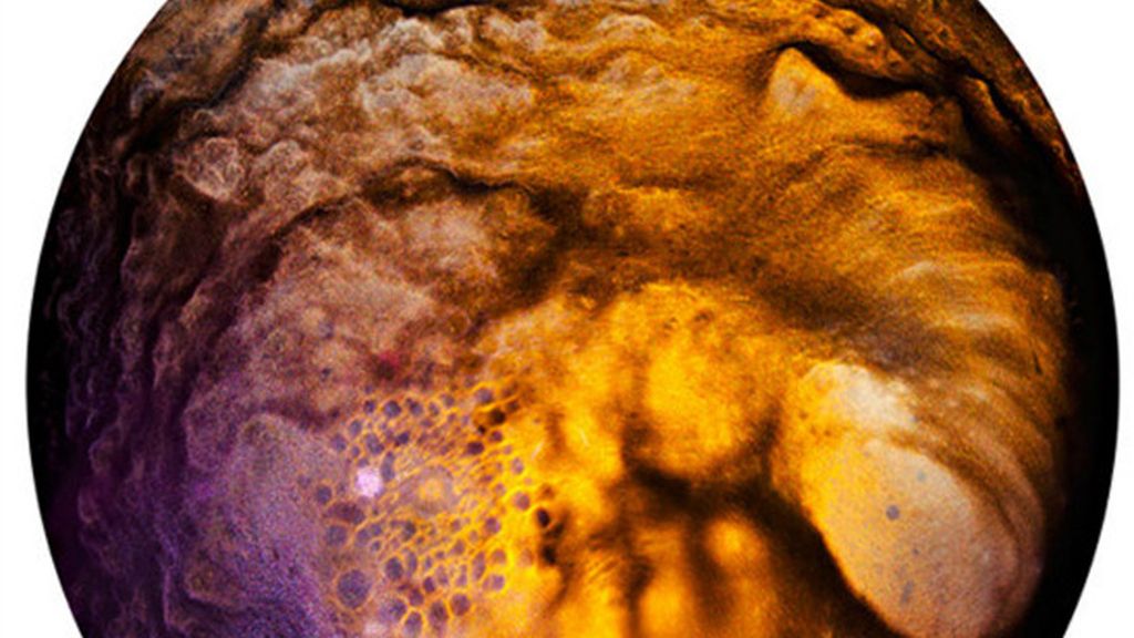 El fotógrafo Ernie Button crea imágenes similares a universos exteriores