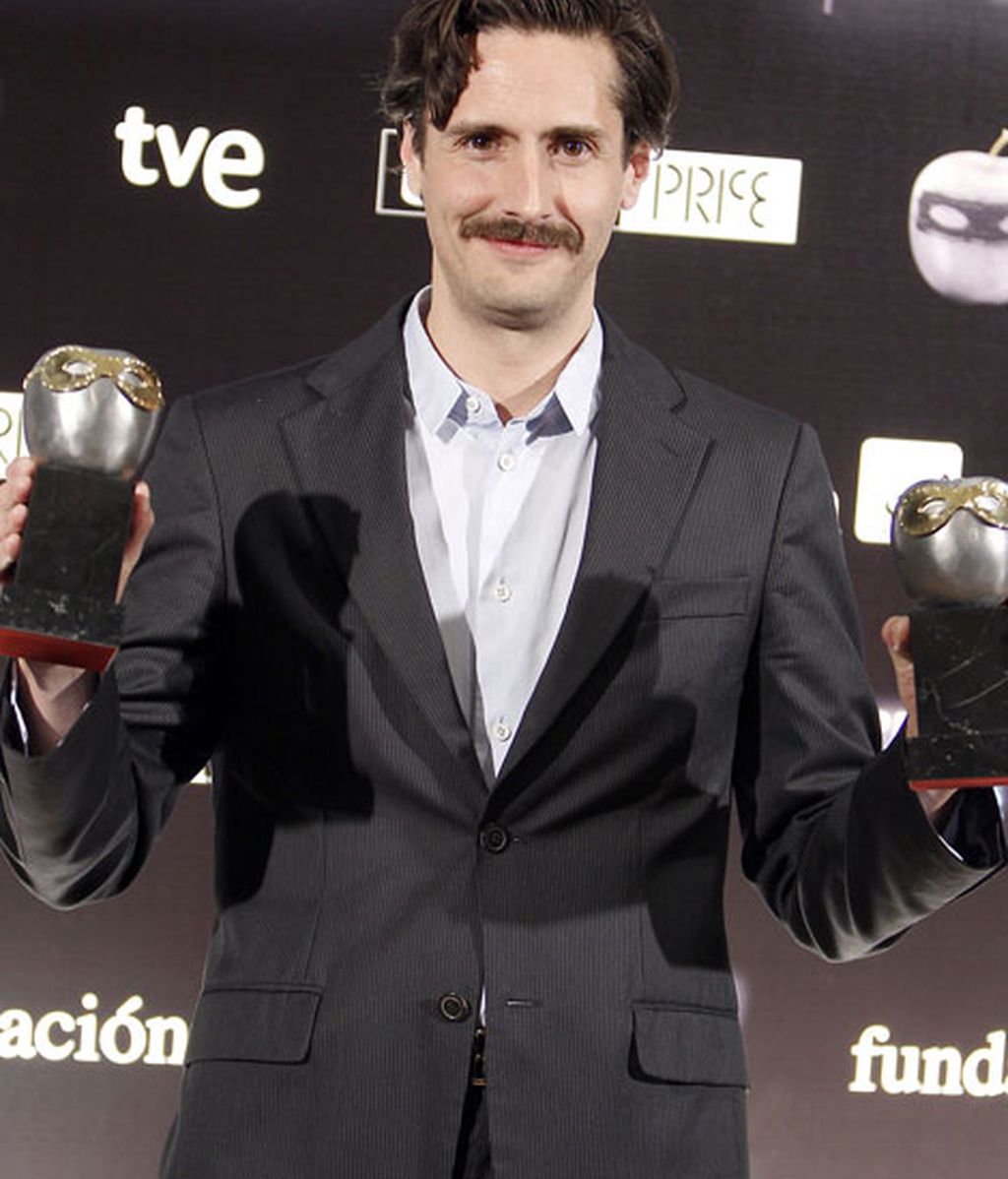 Juan Diego Botto triunfa, con su bigote, en la escena y el 'photocall' de los 'Premios Max'