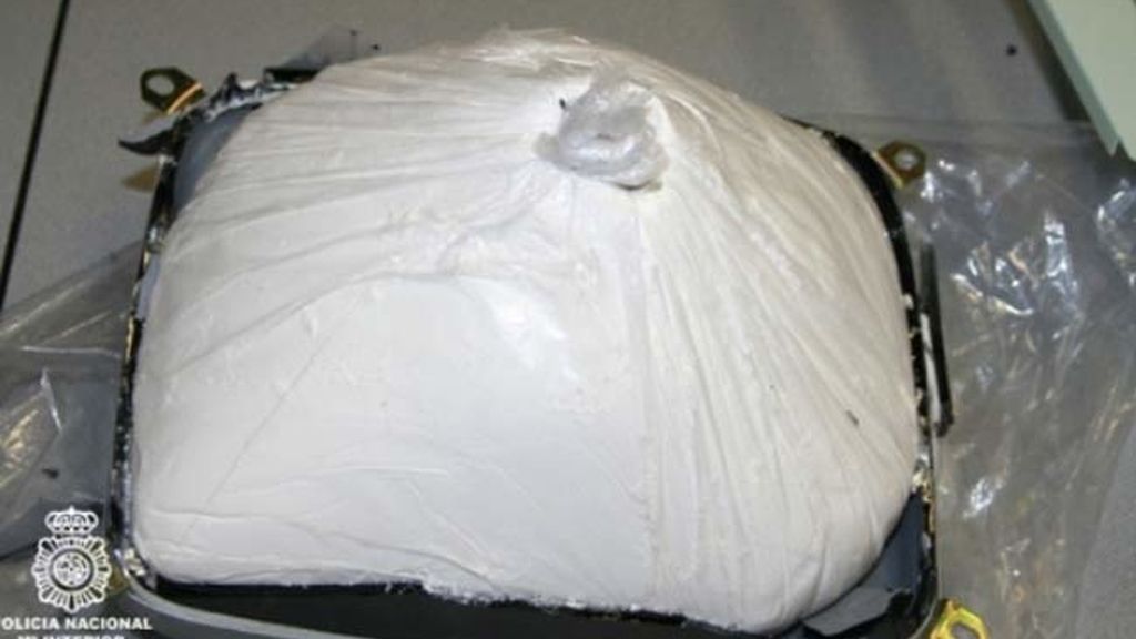 Cocaína camuflada en el monitor de una televisión