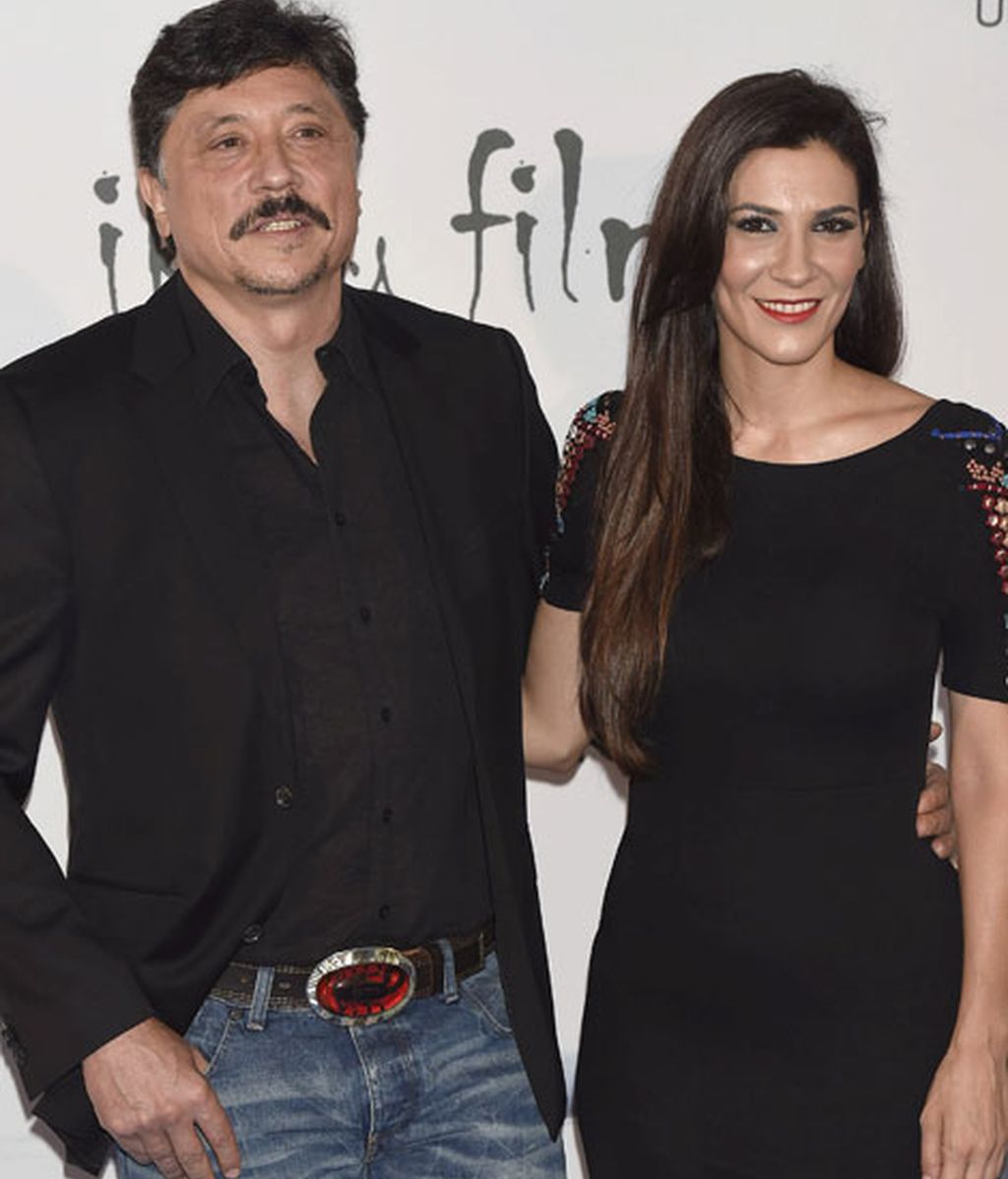 Carlos Bardem, acompañado por Cecilia Gessa