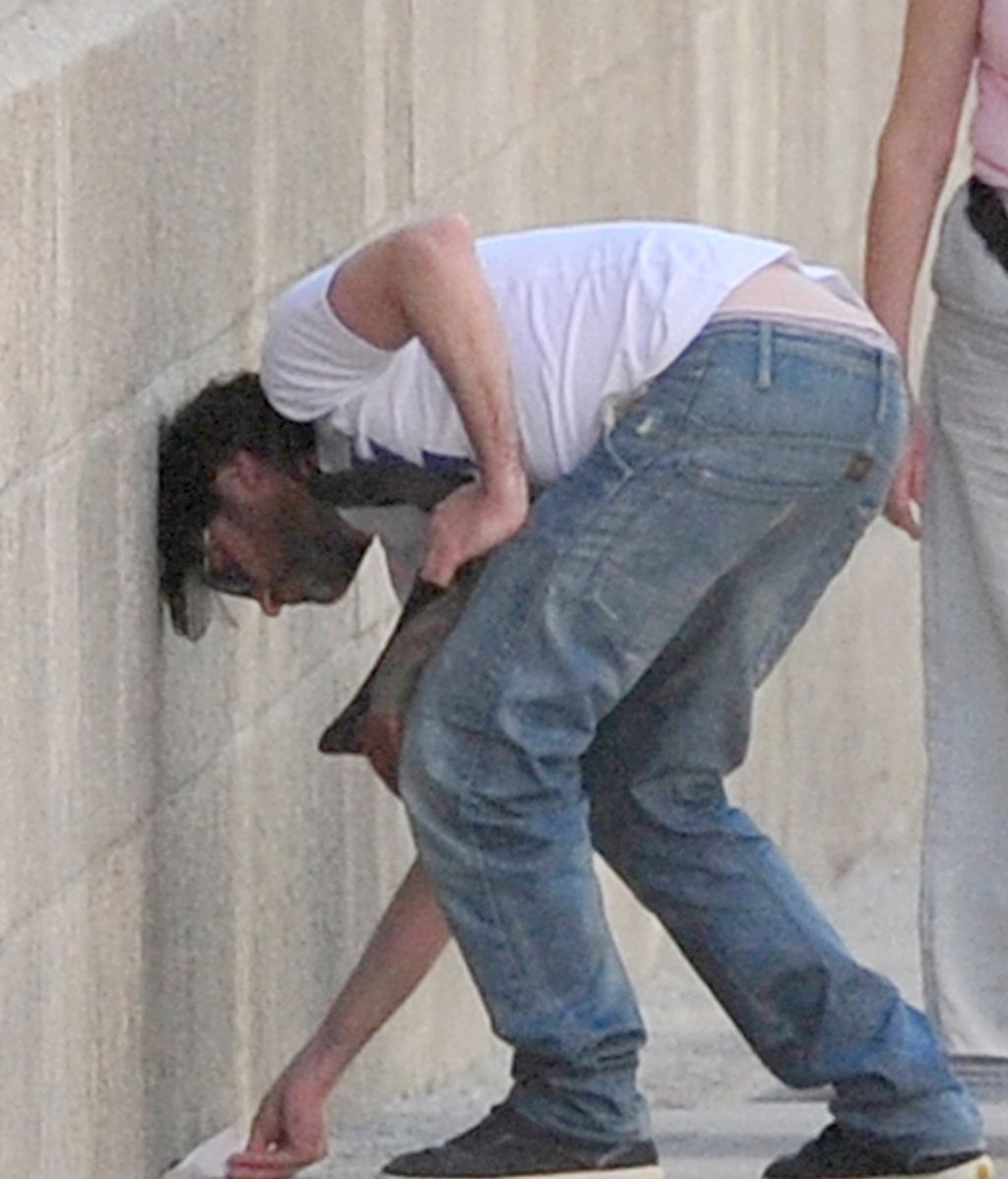 ¡Las celebrities sí que recogen las cacas de sus perros!