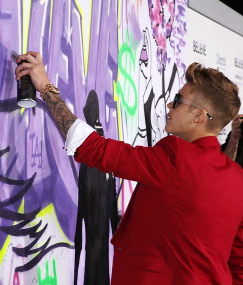 De rojo y oro en la premiere internacional de 'Justin Bieber's Believe'