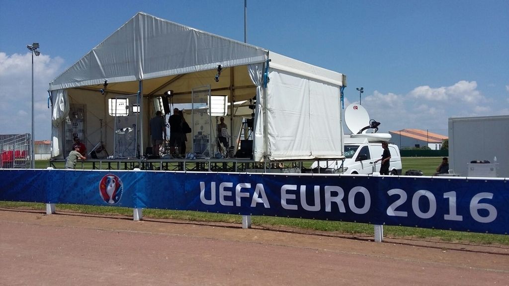 El equipo de Mediaset ya está en Francia para apoyar a la selección en la Eurocopa