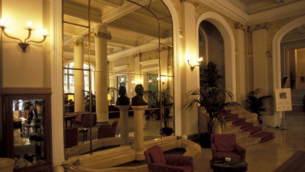 "he comparado el tamaño de mi apartamento de una habitacion con el de mis amigos de tres habitaciones y es mucho más pequeño"