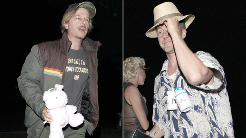 David Spade y Edward Norton con modelos 'free style'