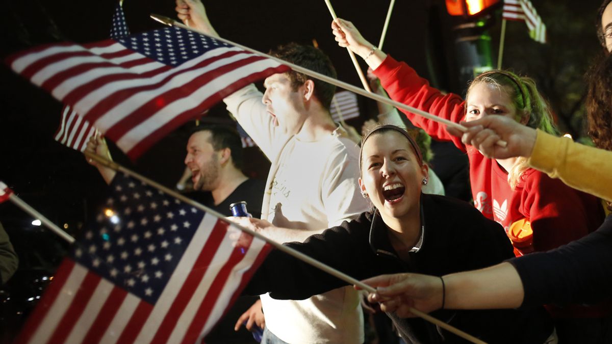 Estadounidenses celebran la detención del segundo sospechoso de los atentados de Boston. Foto: Reuters
