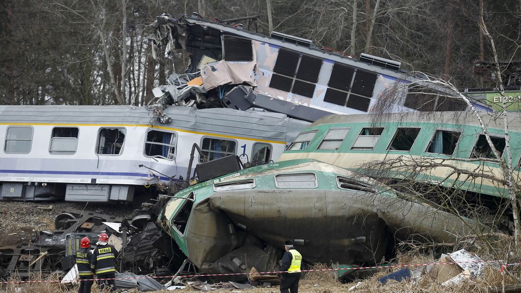 Imágenes del choque de trenes en Polonia