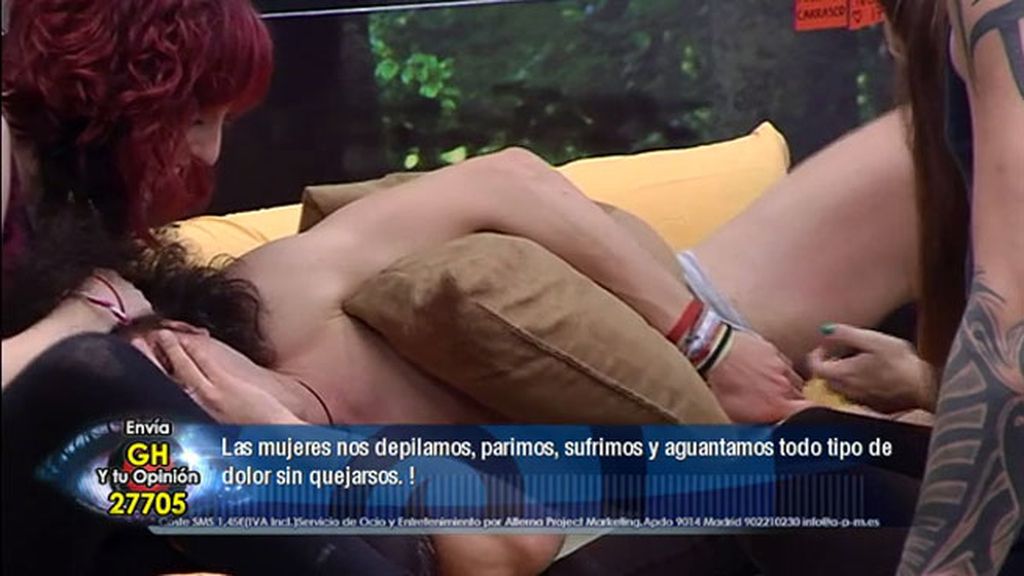 Las chicas disfrutaron de la sesión de depilación