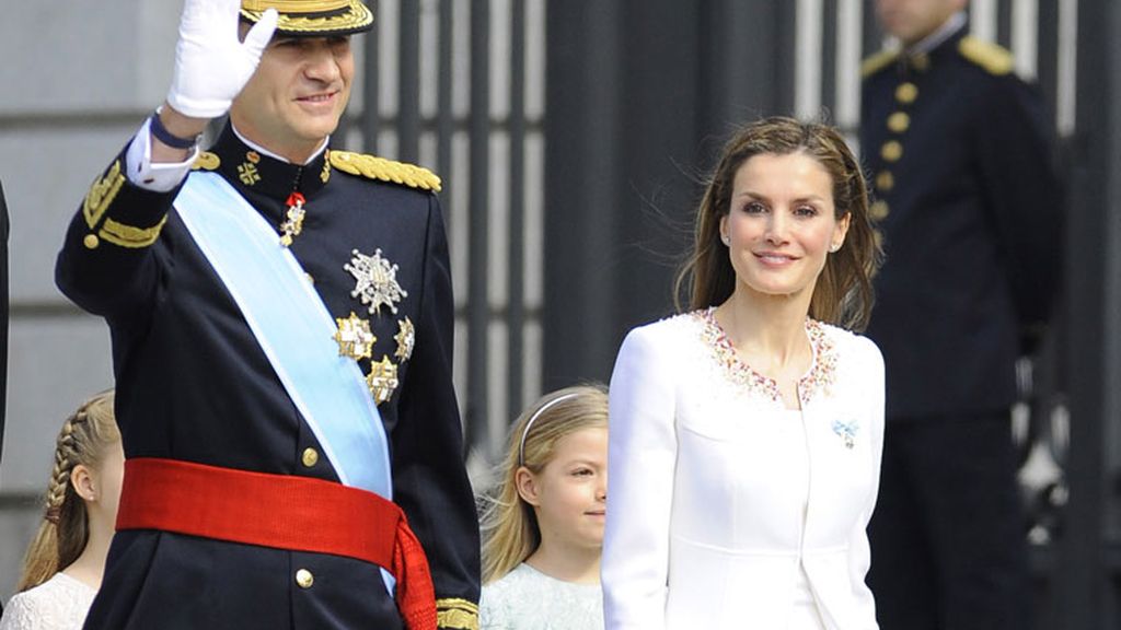 Los nuevos reyes no han dejado de saludar