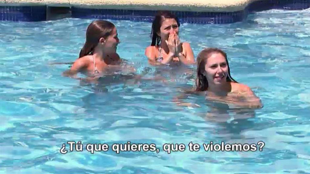 Selene tuvo un impulso y lanzó una cubitera llena de hielos