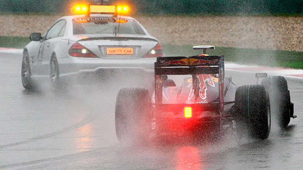 UNA CARRERA PASADA POR AGUA