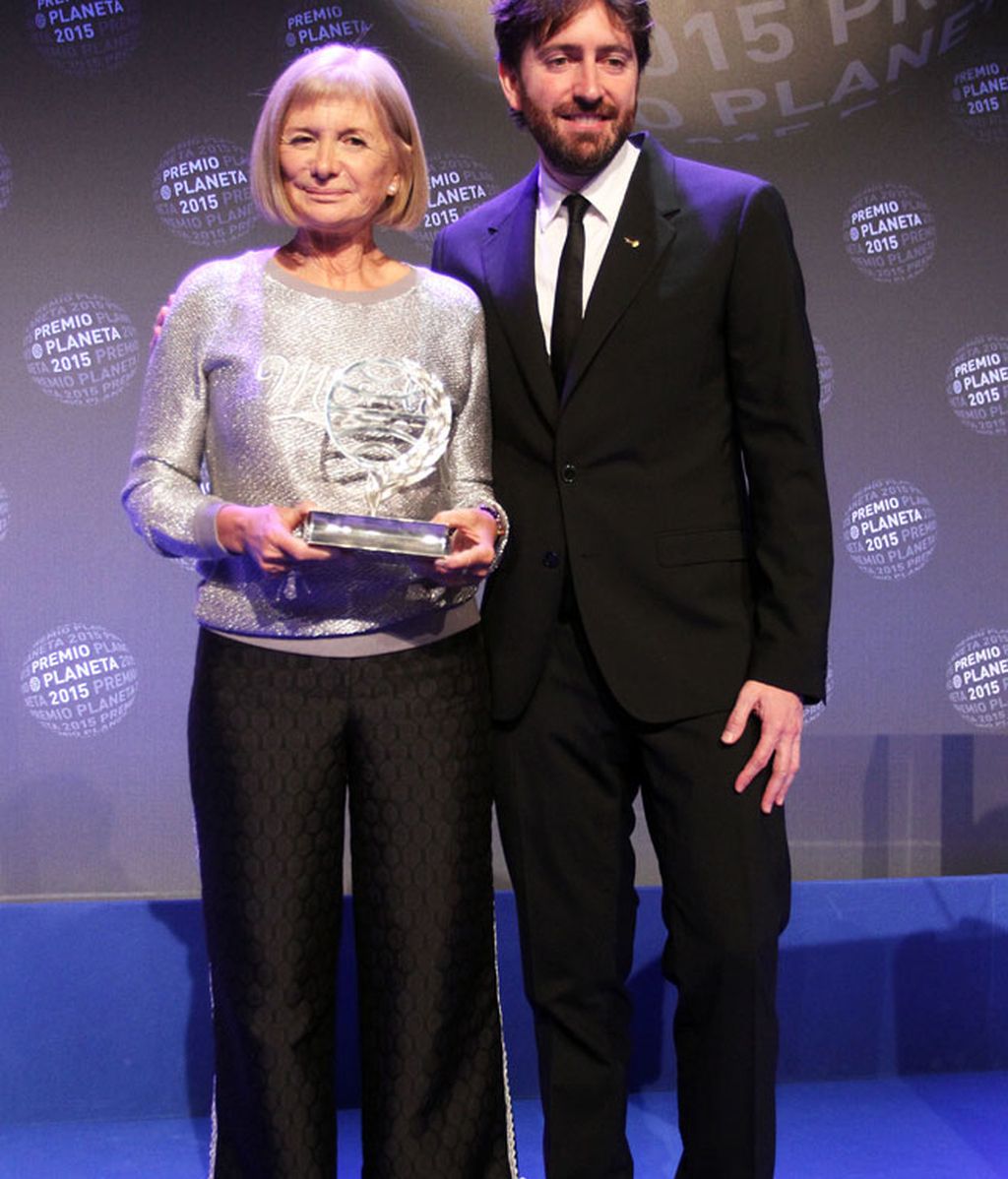 La ganadora, Alicia Giménez Barlett, junto a Daniel Sánchez Arévalo, finalista