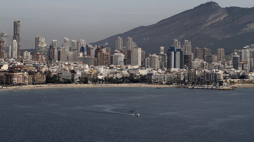 El Gobierno sigue estudiando el dar la residencia al comprar una vivienda El Gobierno sigue estudiando el dar la residencia al comprar una vivienda