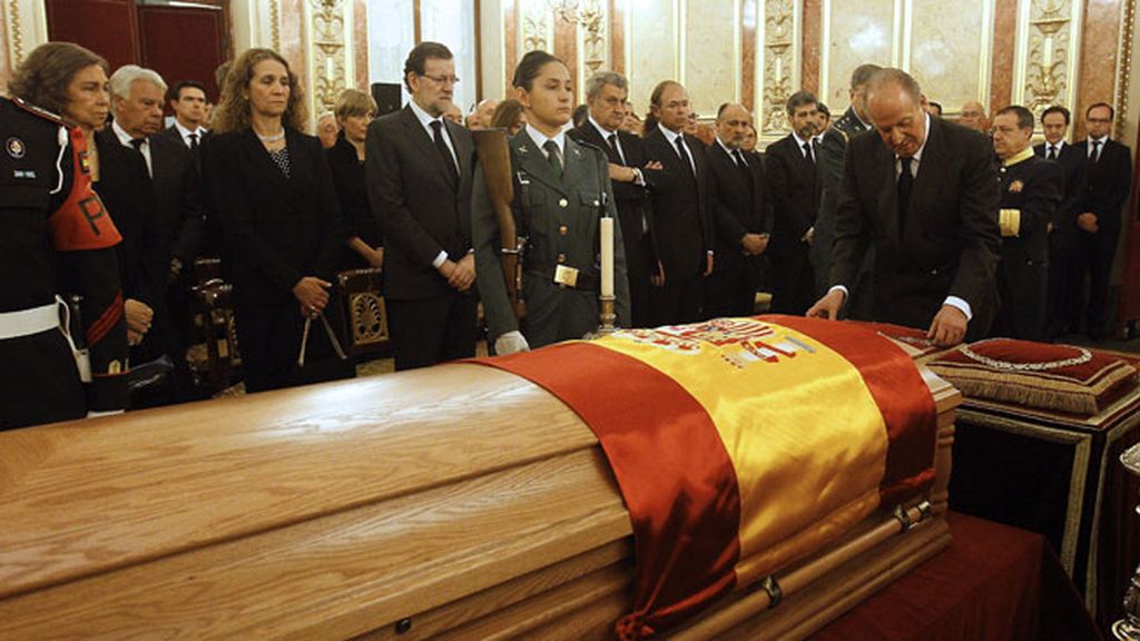 El Rey impone Real Orden de Carlos III