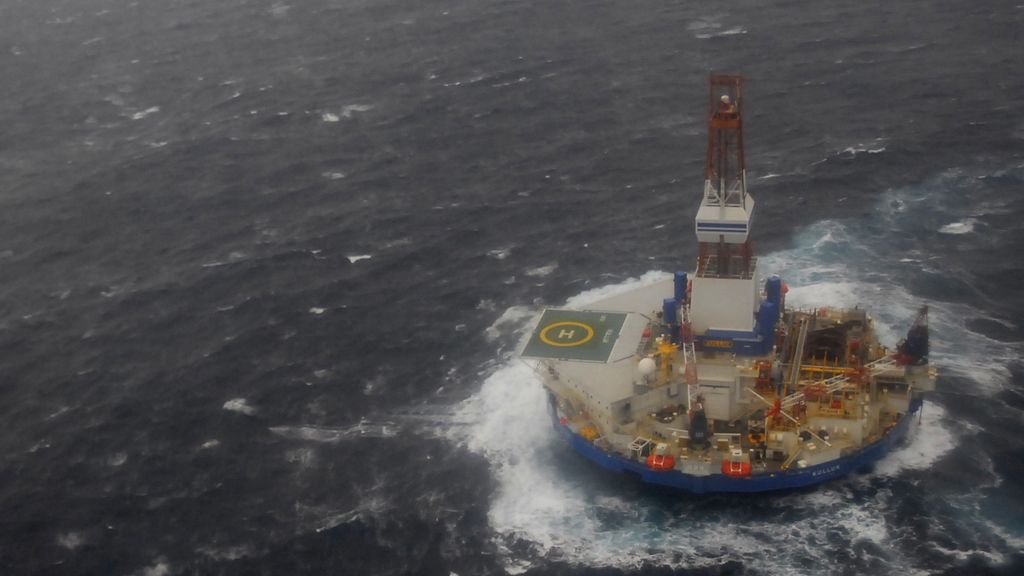 Un buque a la deriva de Shell encalla cerca de Alaska con más de 520.000 litros de diesel Un buque a la deriva de Shell encalla cerca de Alaska con más de 520.000 litros de diesel