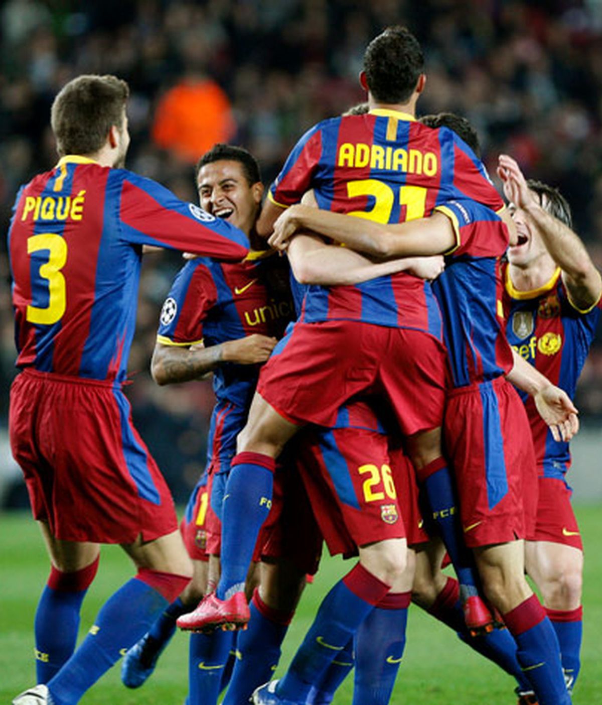 Los jugadores del FC Barcelona celebran el gol marcado por el centrocampista Andreu Fontás. Foto: EFE.