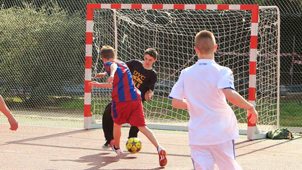 Justin Bieber se viste de culé para jugar un partido en Madrid