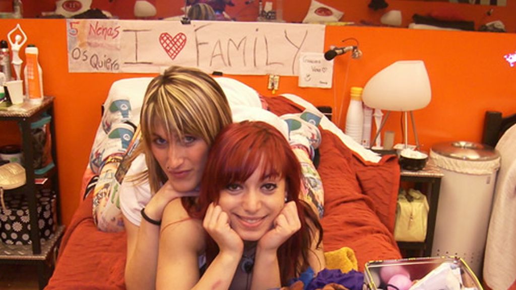 Vero y Saray ante la cámara de Fama