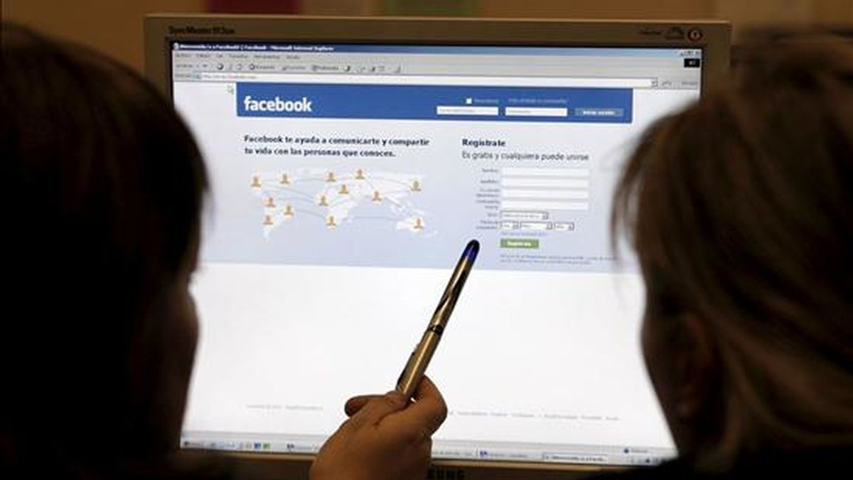 Usar demasiado Facebok puede provocar trastorno alimenticios