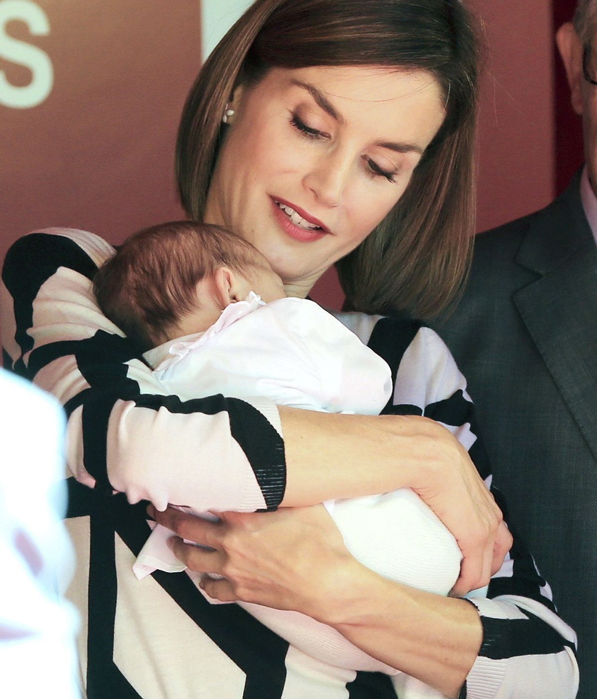 La reina Letizia con un bebé