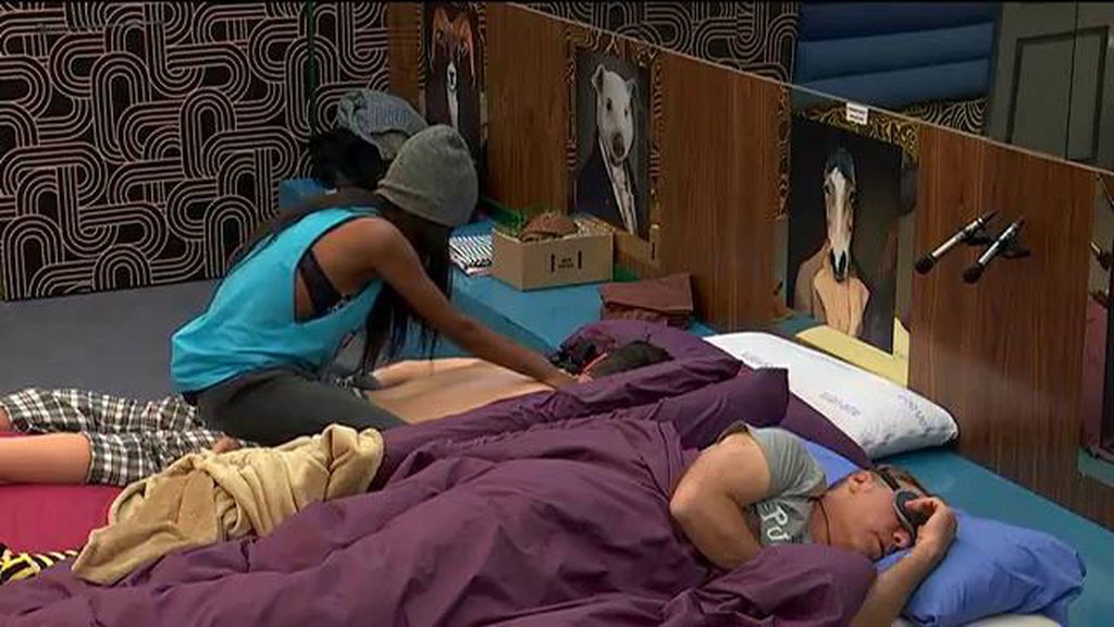 El concursante tiene una contractura en la espalda