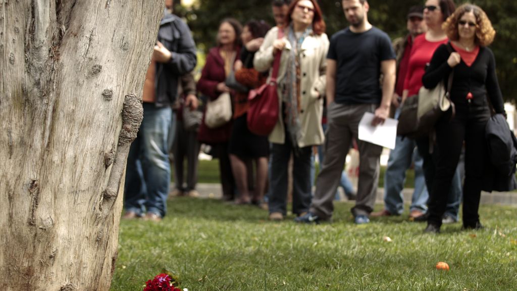 Un jubilado griego de 77 años se suicidafrente al edificio del Parlamento, en Atenas