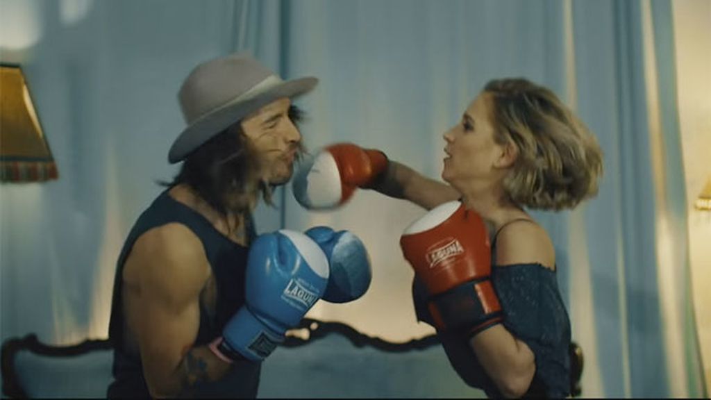 Besos, boxeo y guitarras: el videoclip de Ana Fernández ha grabado con su nuevo chico