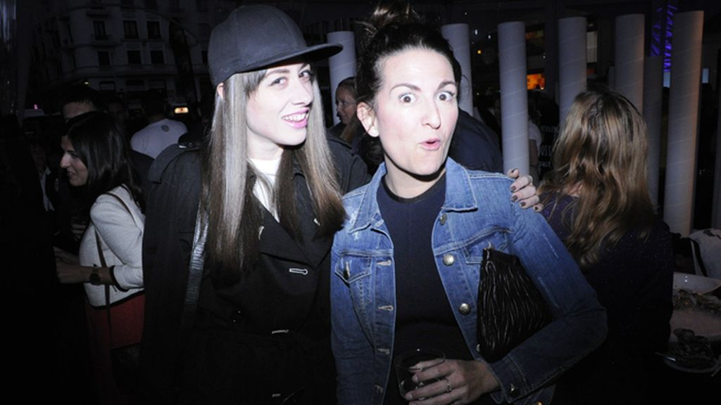 La estilista y dj Natalia Ferviú con Juncal Cucullo, directora de moda de Cosmopolitan