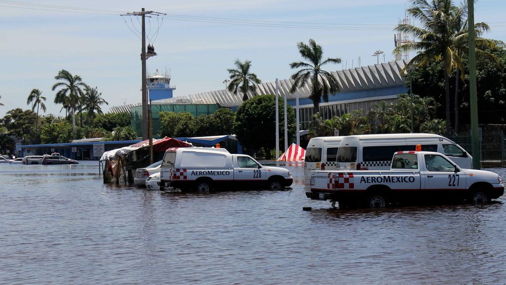 Fuertes lluvias, derrumbes y estragos en infraestructuras