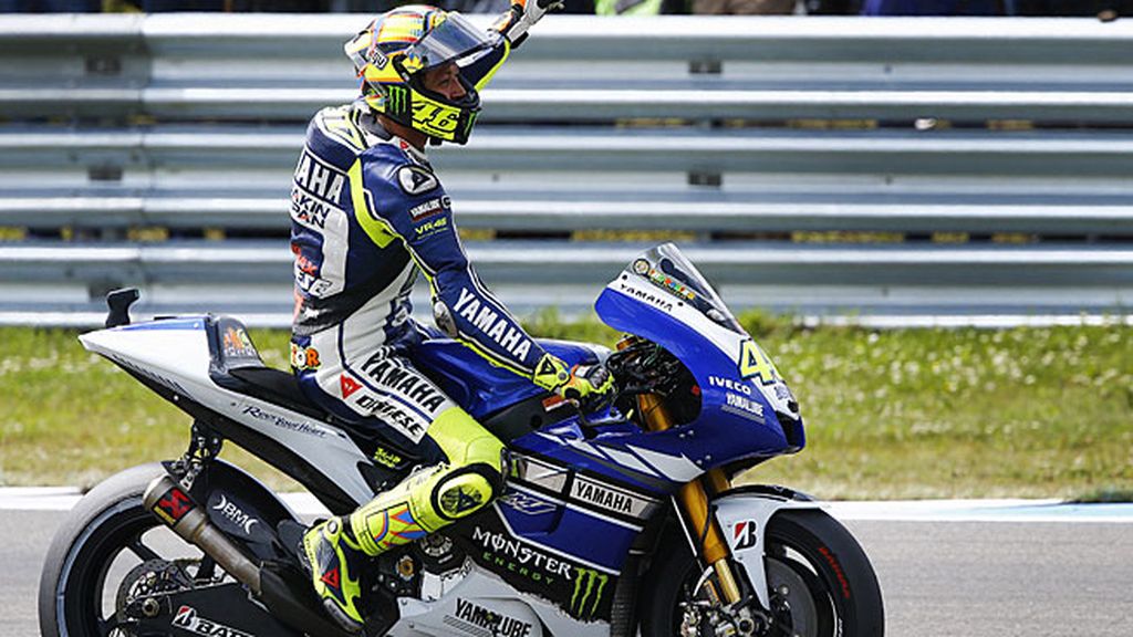 Valentino Rossi celebra la victoria en Assen