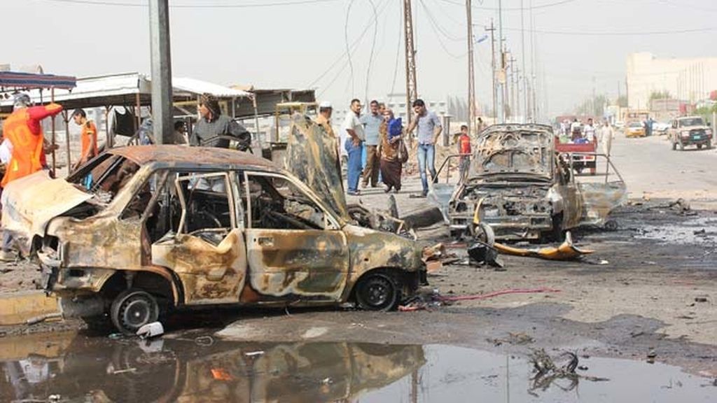 Al menos 31 muertos tras explotar una decena de coches bomba en Irak Al menos 31 muertos tras explotar una decena de coches bomba en Irak