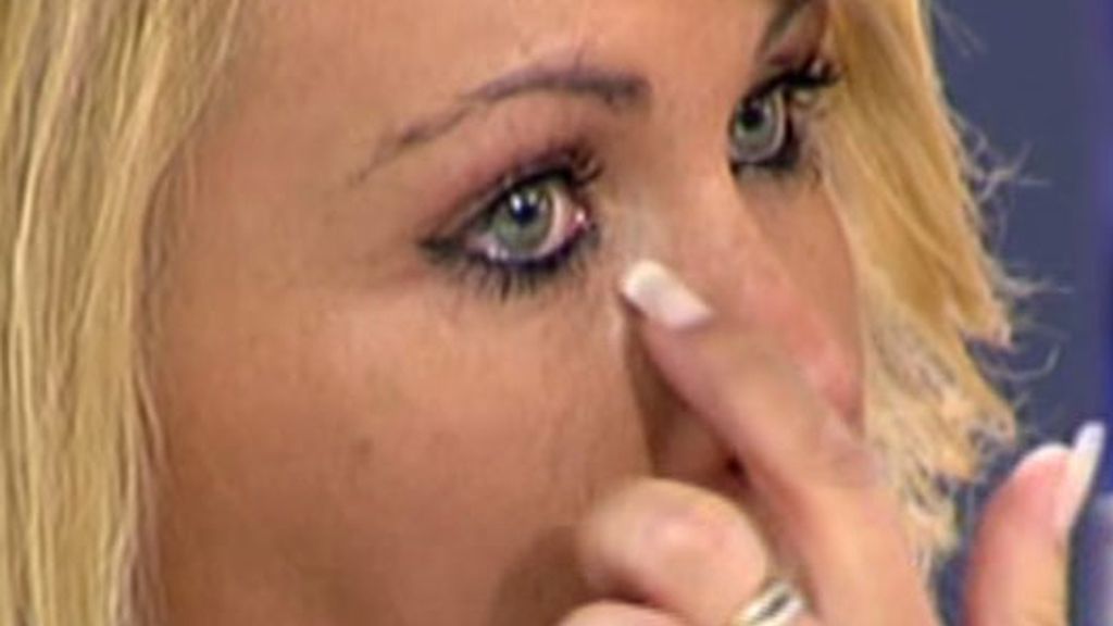 Saray no puede contener las lágrimas