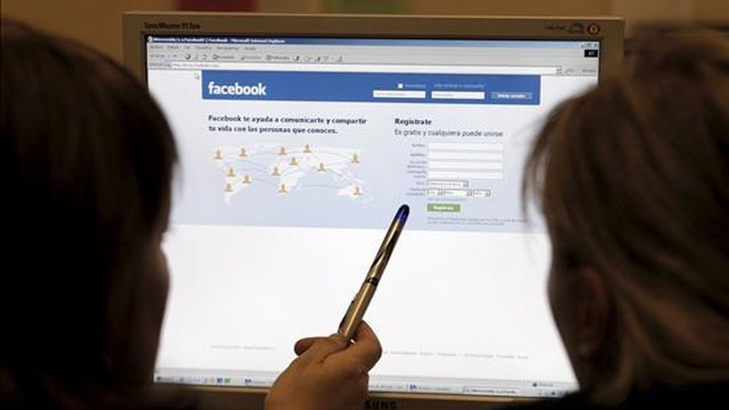 En un comunicado, la empresa atribuye el fuerte crecimiento en su base de usuarios a la traducción de la web a otros idiomas, dado que el 70 por ciento de los nuevos partícipes de la red están localizados fuera de Estados Unidos. EFE/Archivo