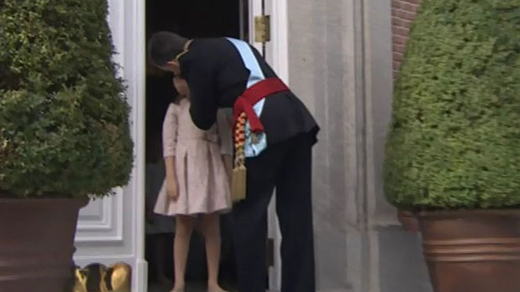 Letizia, de Varela y de corto en su primer día como Reina