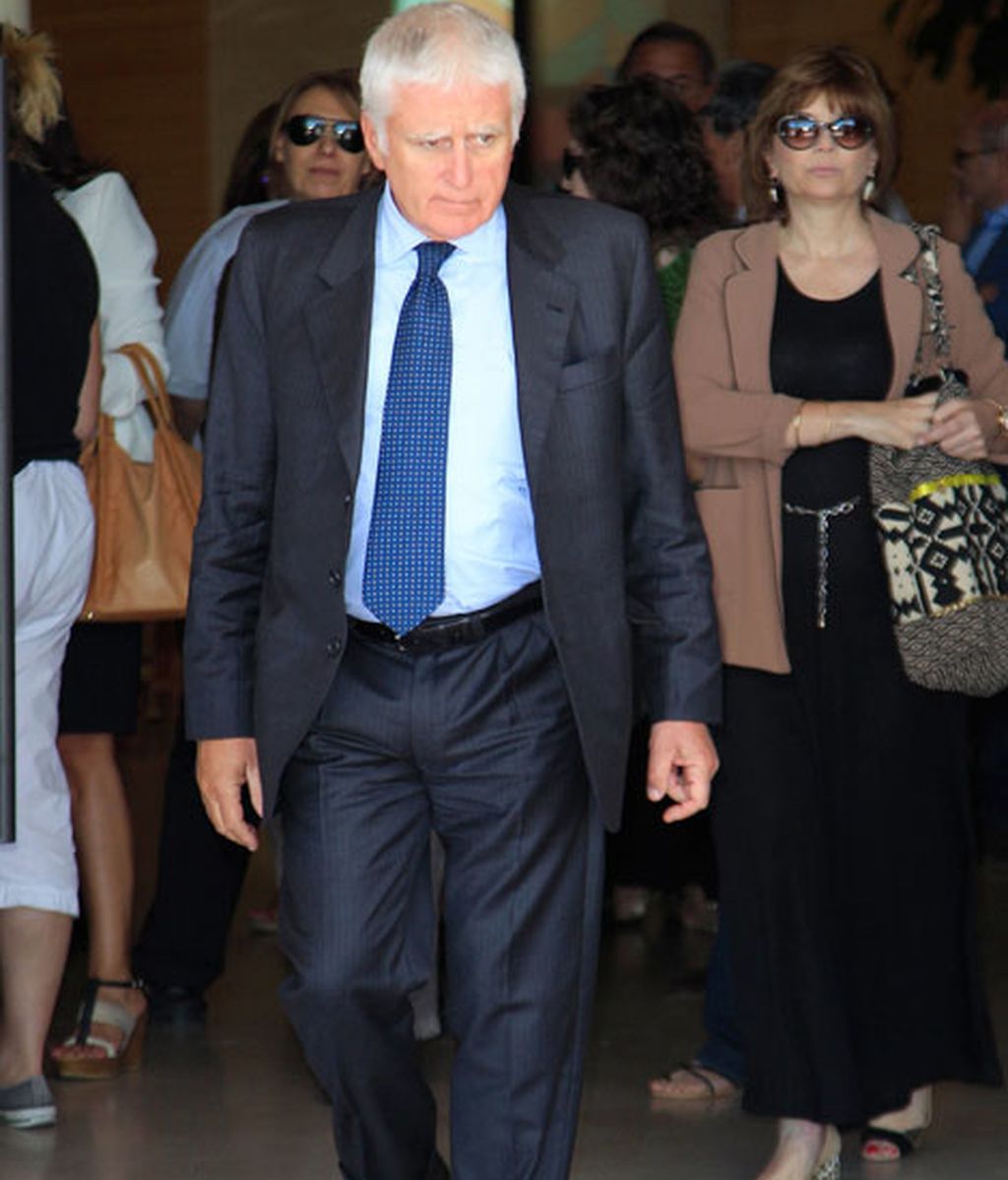 Paolo Vasile también acudió al entierro