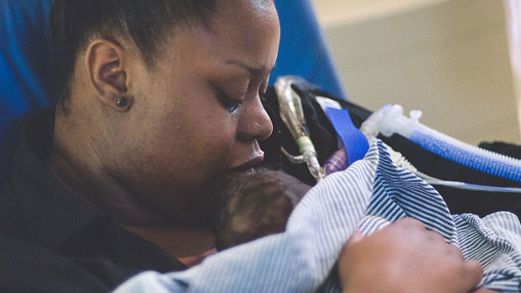 Caricias que curan a bebés enfermos