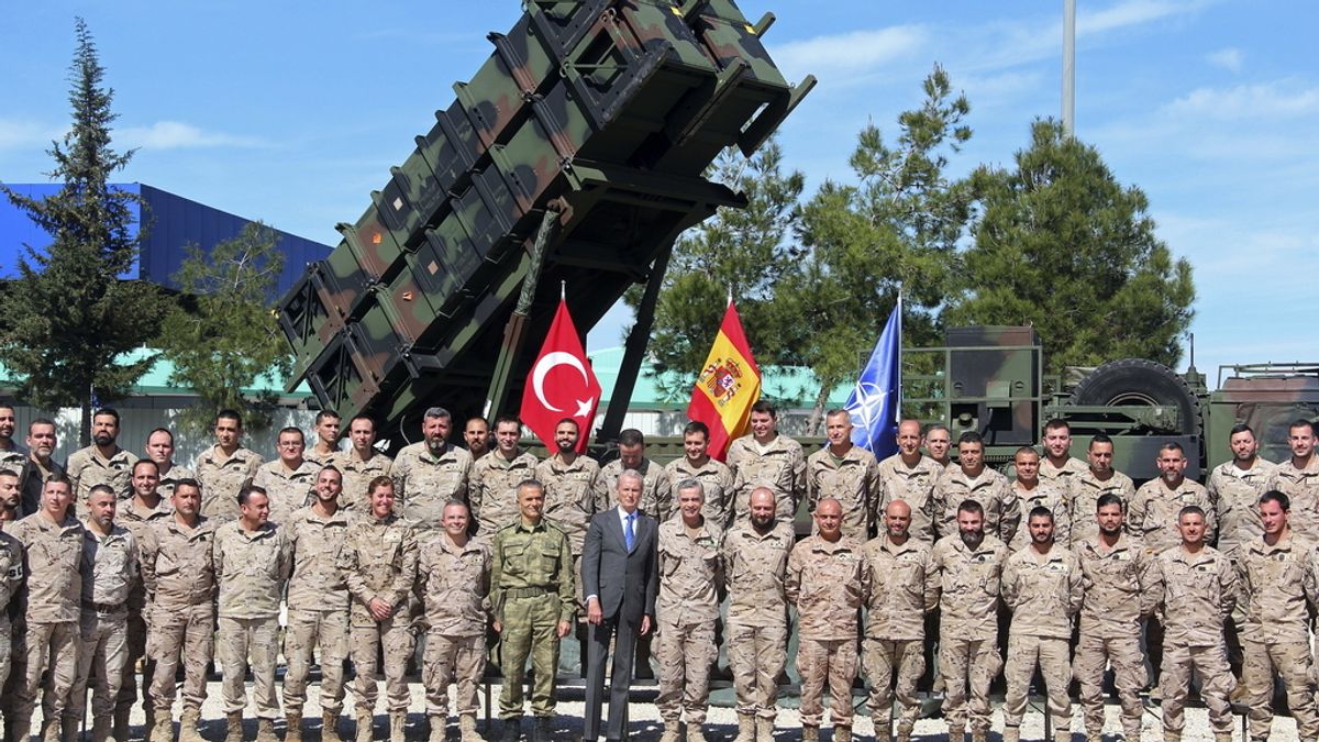 Morenés visita a las tropas españolas en Turquía