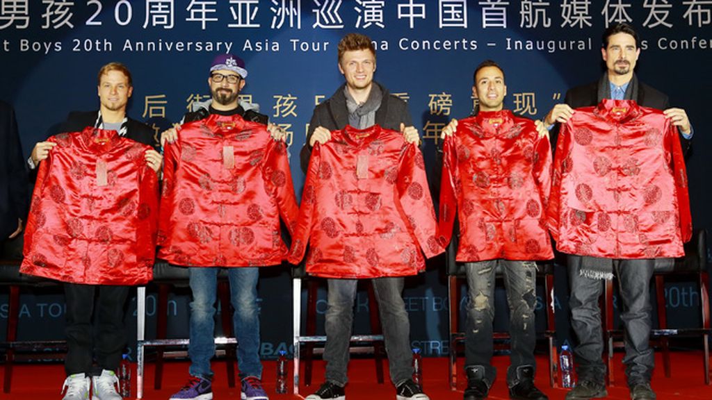 ¿Qué hacen los 'Backstreet boys' y 'One Direction' en kimono?