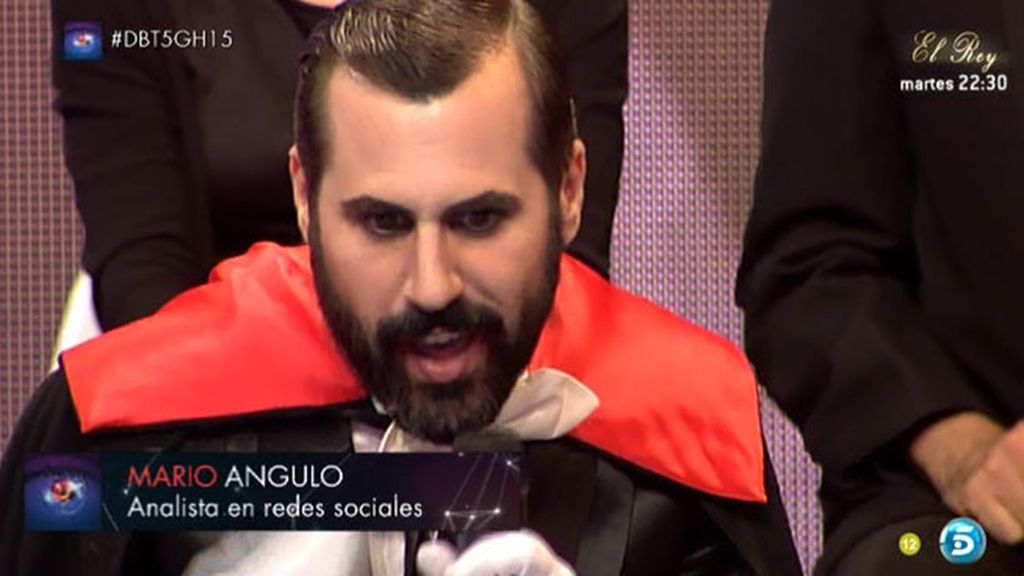 Las gradas del debate celebran Halloween