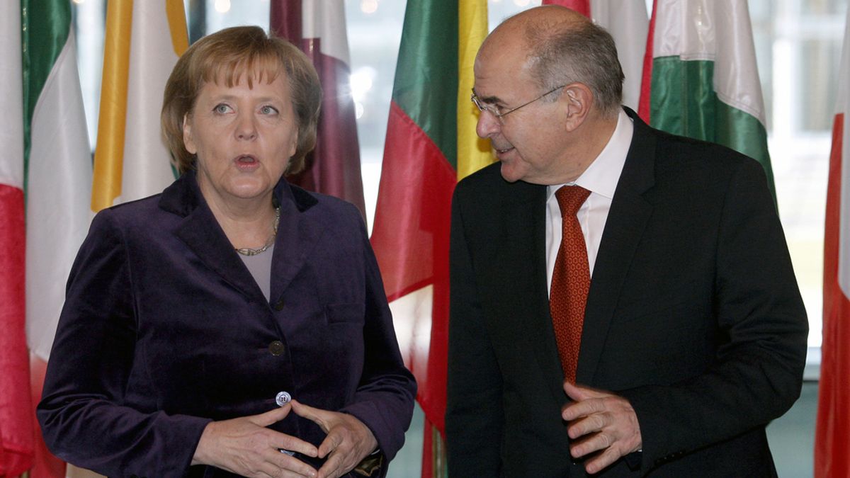 Vassilios Skouris con Angela Merkel en una imagen de archivo