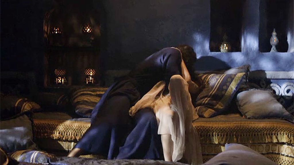 Magdalena llega a palacio tras la lapidación de su madre