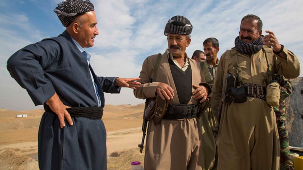 Muchos son abuelos y tienen armas muy antiguas