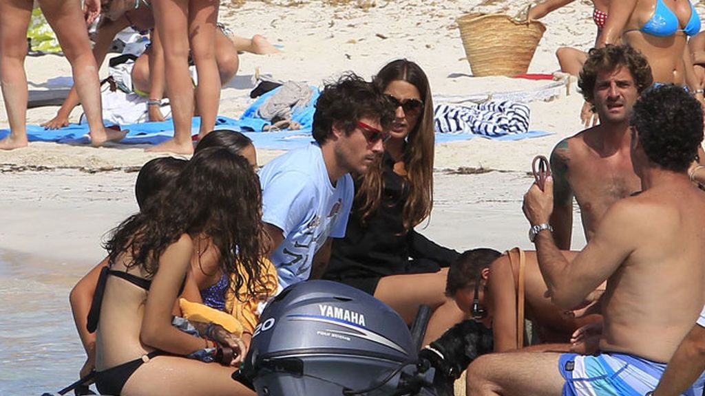Dani Martin, de vacaciones en Formentera con su novia y unos amigos