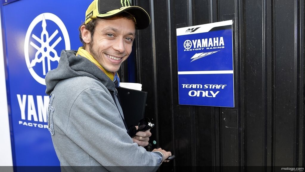Rossi se reencuentra con Yamaha en los test de Valencia