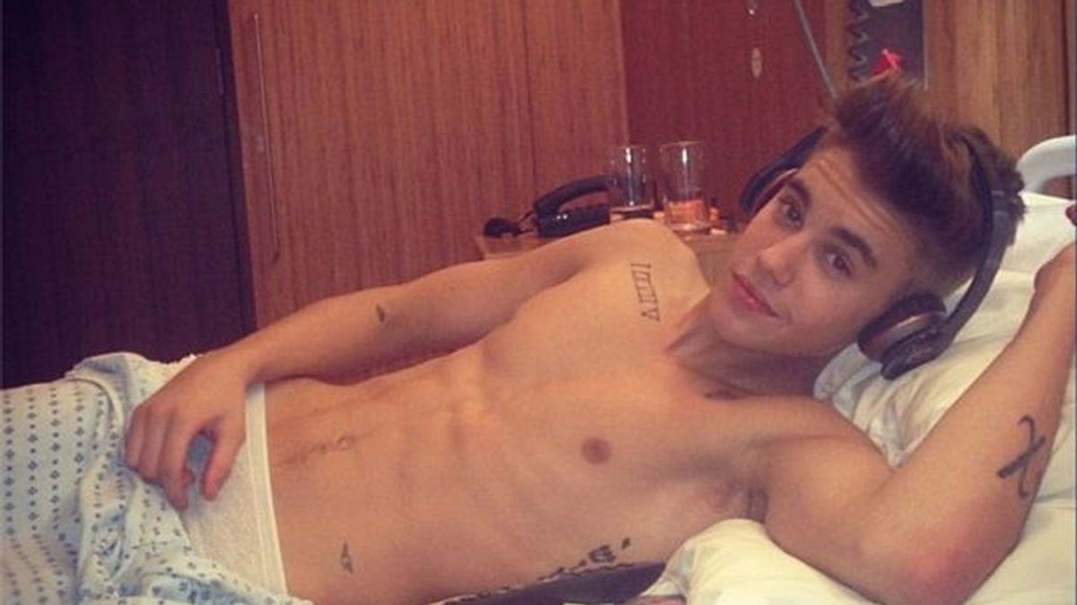 Justin Bieber en la cama del hospital