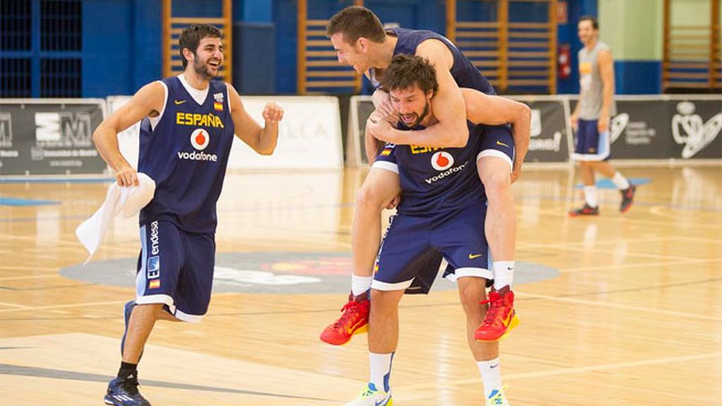 Entre mate y triple, les da tiempo a divertirse ¡Seguid así, chicos!