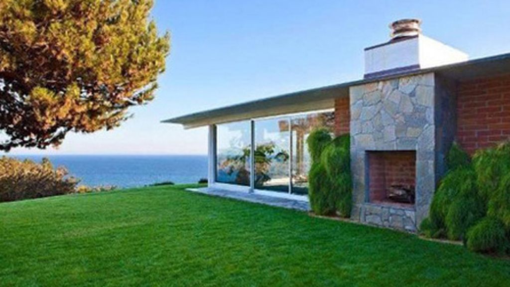 Paredes de cristal y suelos de bambú, la casa de playa de Brad Pitt y Angelina Jolie