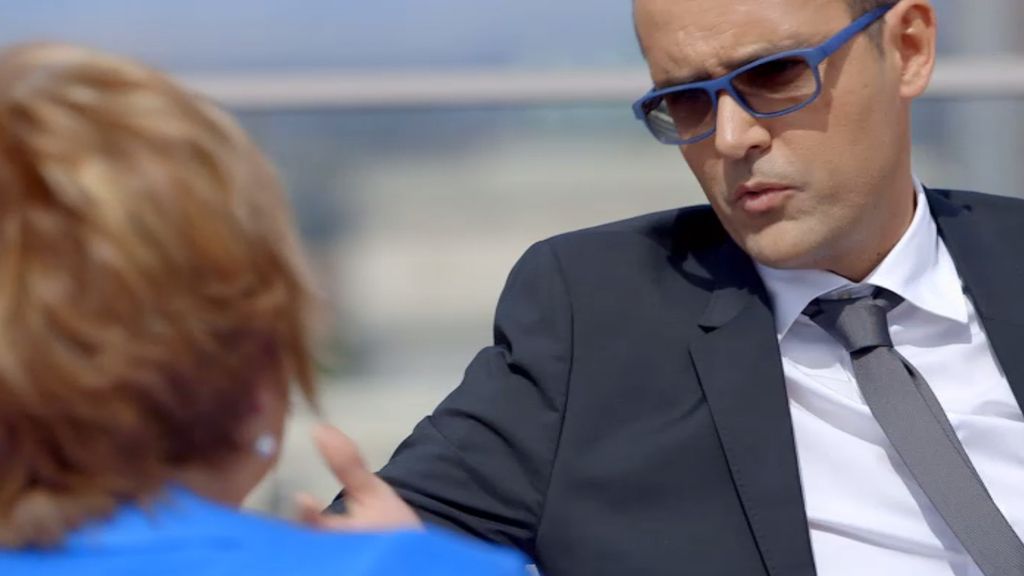 La política popular se sienta en el chester con Risto