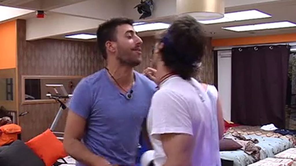 Disfrutando como enanos entre almohadas y peluches