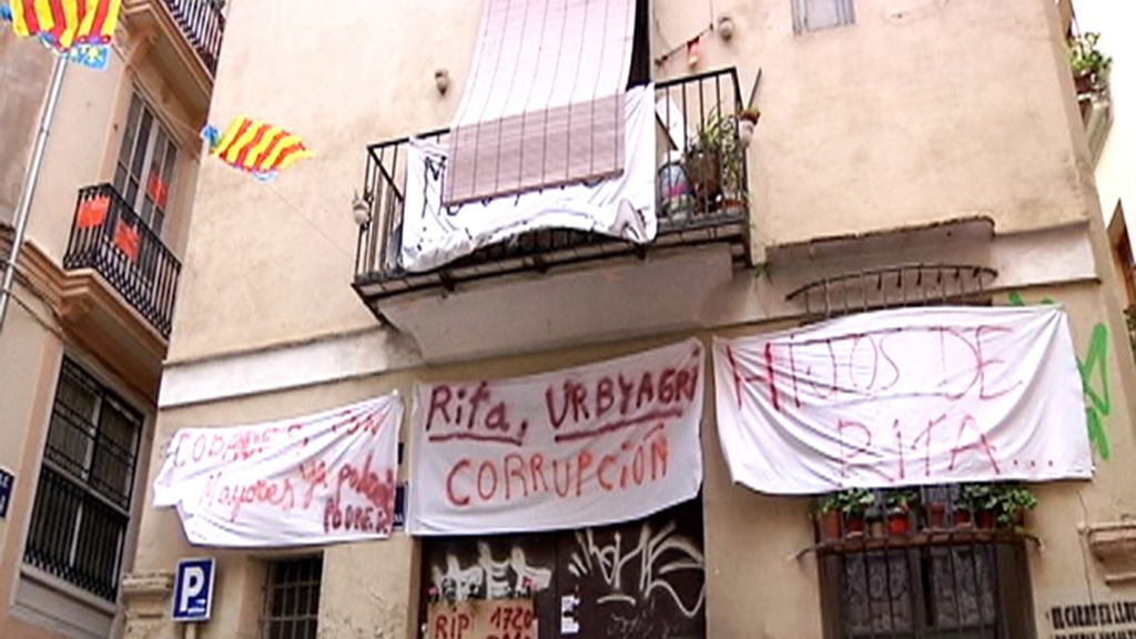 Carteles críticos en El Carmen